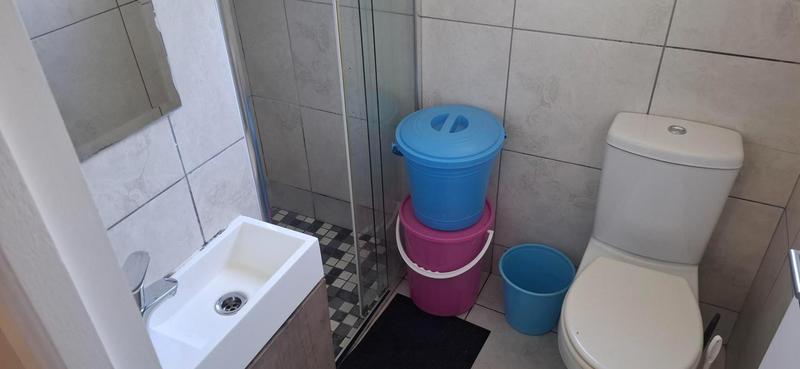 To Let 1 Bedroom Property for Rent in Goodwood Park Western Cape